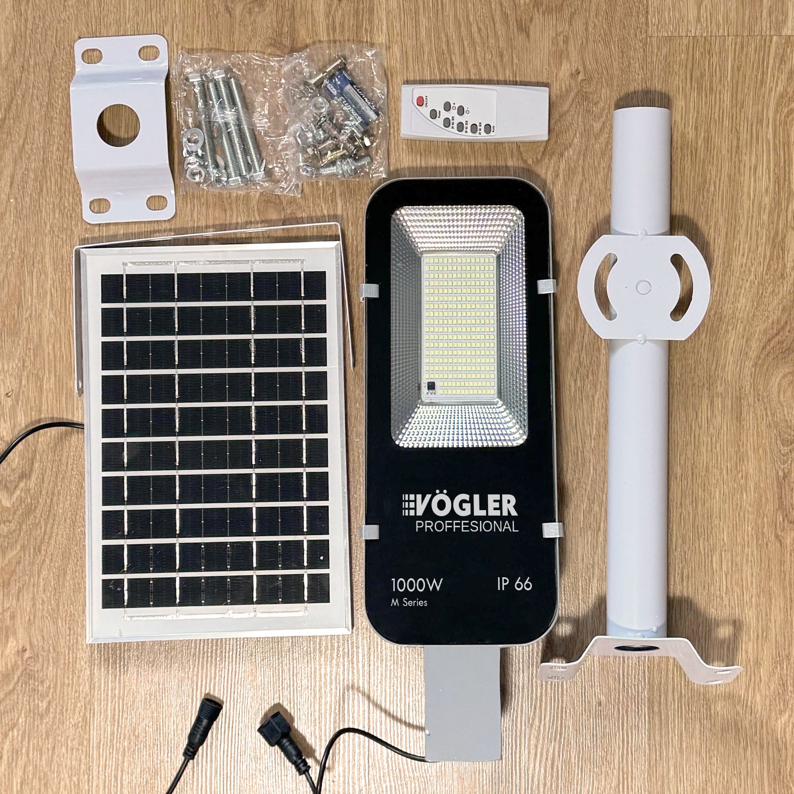 Výkonná solárna lampa, súmrakový senzor, diaľkové ovládanie, Vögler Professional 1000W